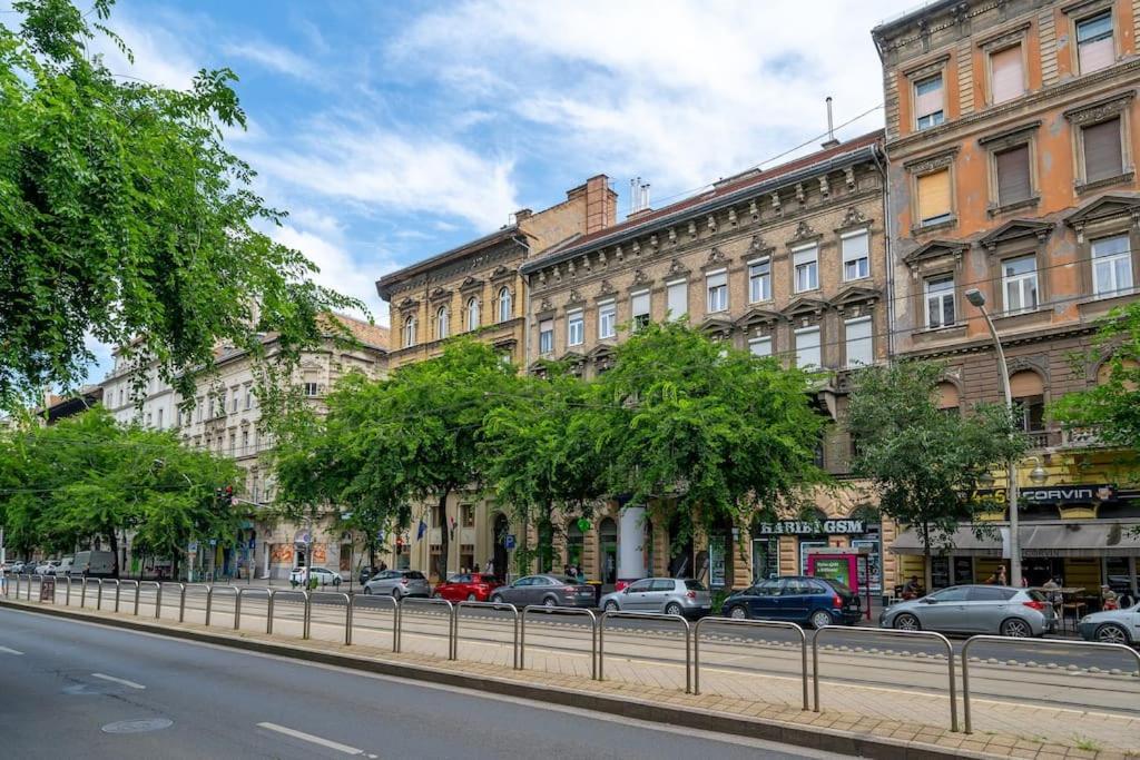 Loft 8 - Cozy Stylish Stay With Parking, Budapest